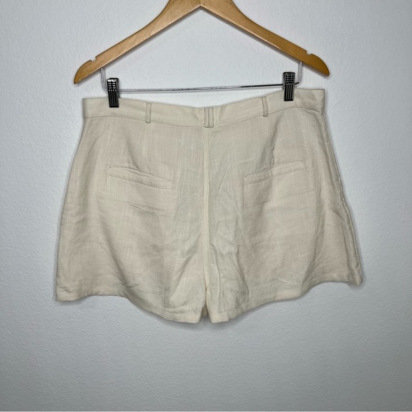 NWT Lovers & Friends Cream Ivory High Rise Shorts - Picture 3 of 5